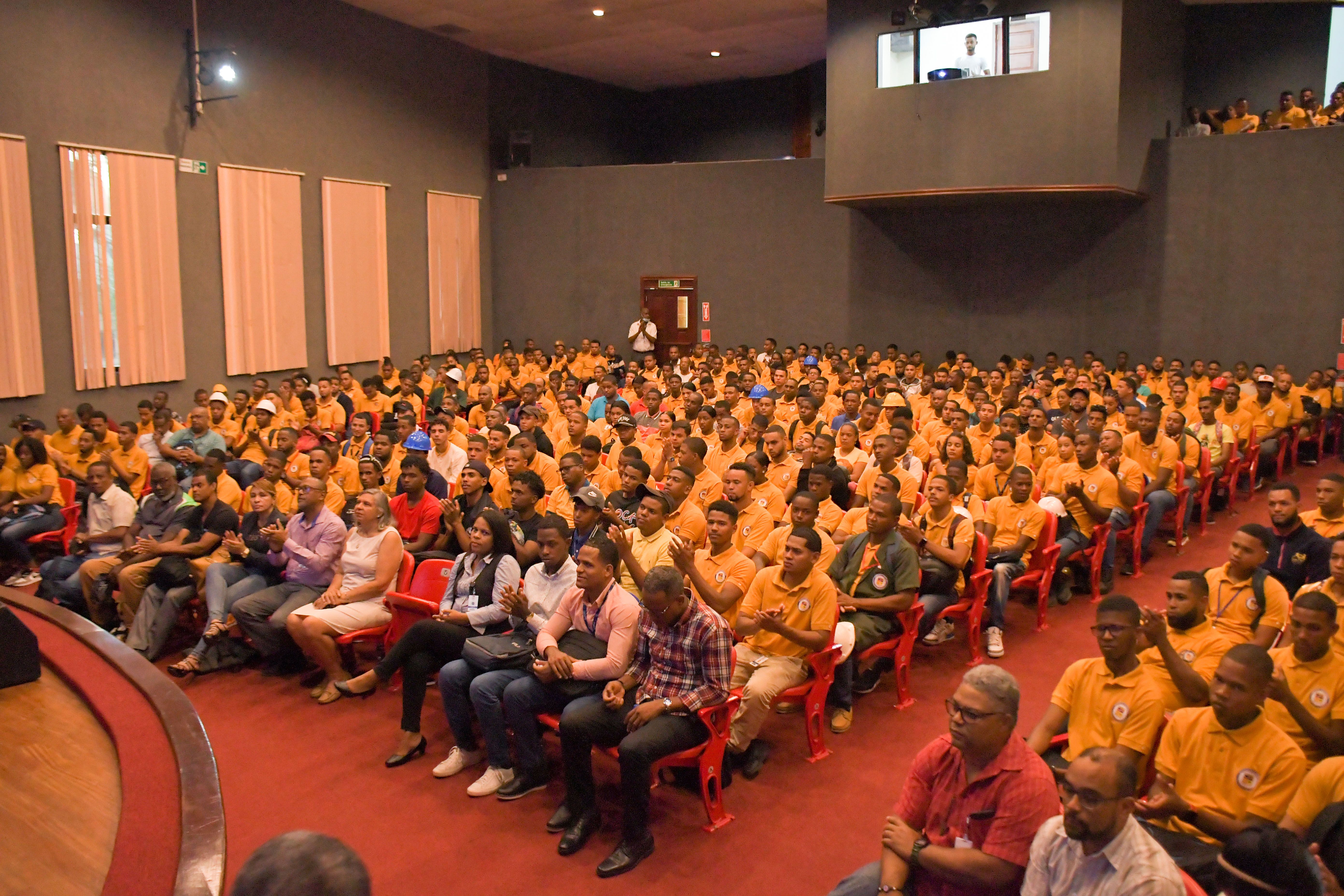 IPL recibe más de mil estudiantes de los cursos generales 